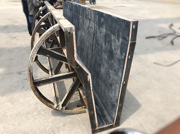 示警墩模具