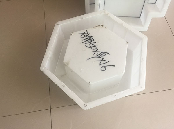 橋頭墜坡模具
